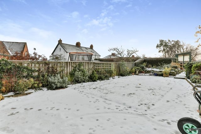 The property has a large rear garden with exceptional views, and a large workshop with electric connection.