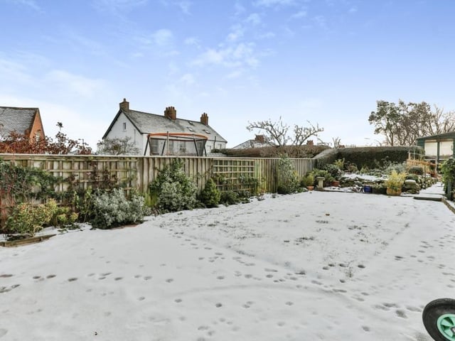 The property has a large rear garden with exceptional views, and a large workshop with electric connection.
