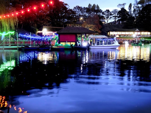 Colourful Peasholm lake.