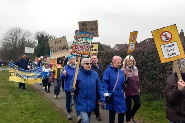 Anti-fracking protest march in Burniston.  photo: Anttoni Numminen/LDRS