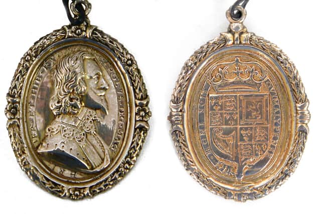 Medal face and reverse views.