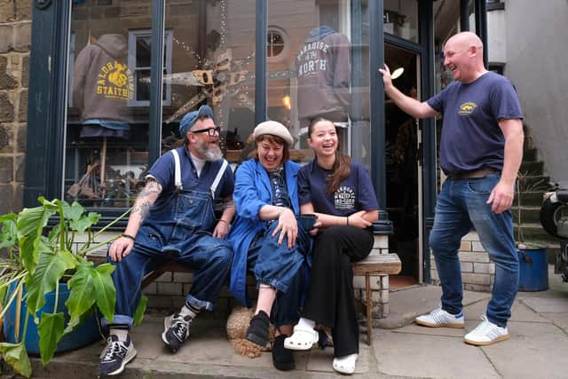 Enjoying a chat at the festival. photo: Richard Ponter