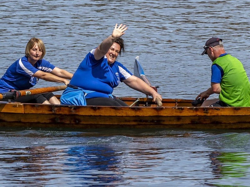 A wave from one of the crew! photo: Brian Murfield