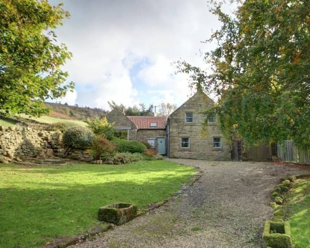 The approach to the idyllically placed property.
