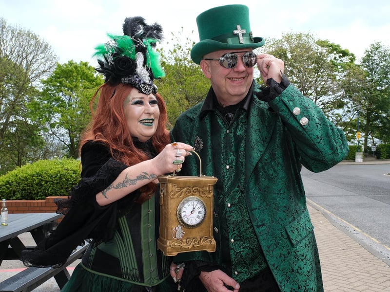 Sam and Jason Moore enjoying the day in their gorgeous green outfits.