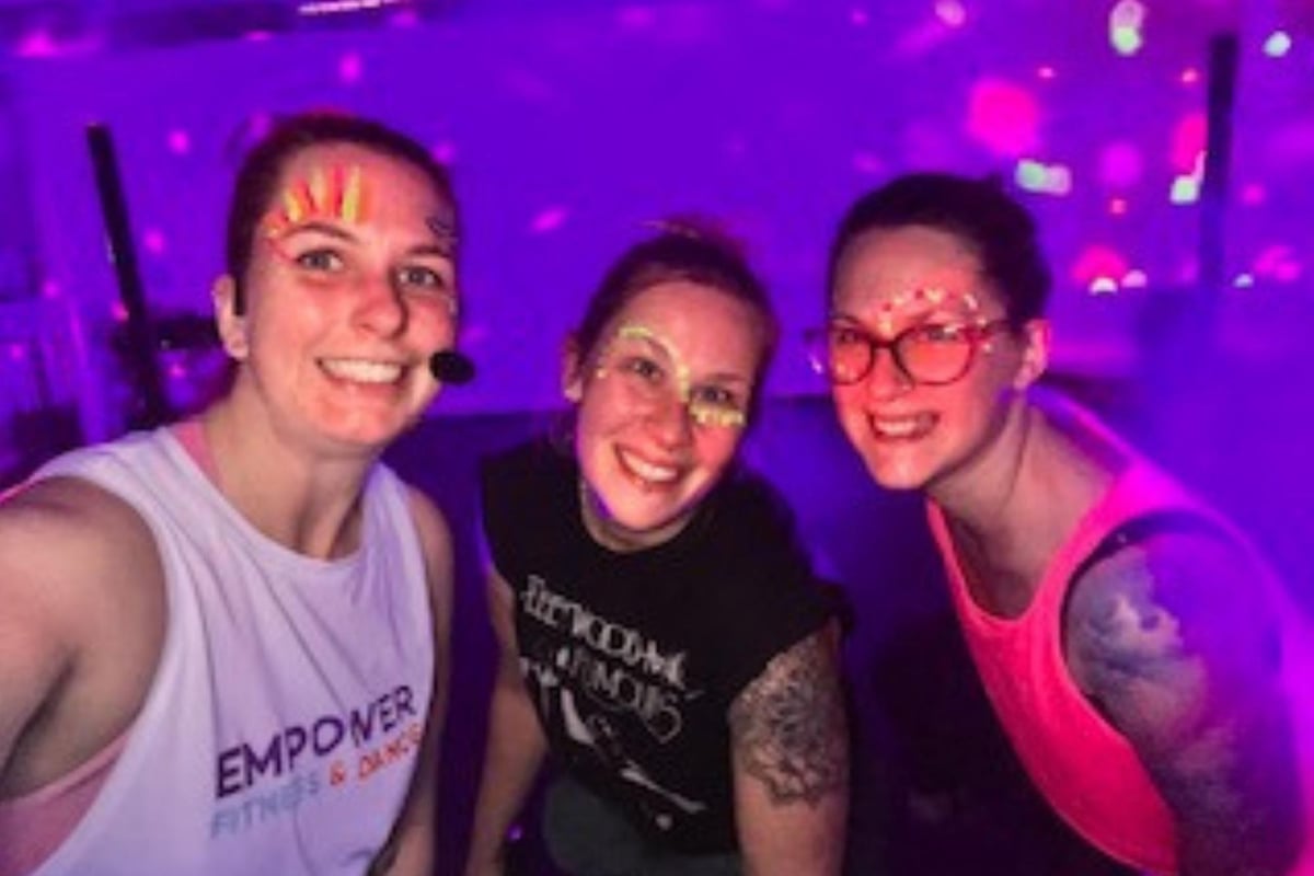 Scarborough Pride and Empower Dance and Fitness mengadakan acara clubbercise ‘Glow With Pride’ gratis
