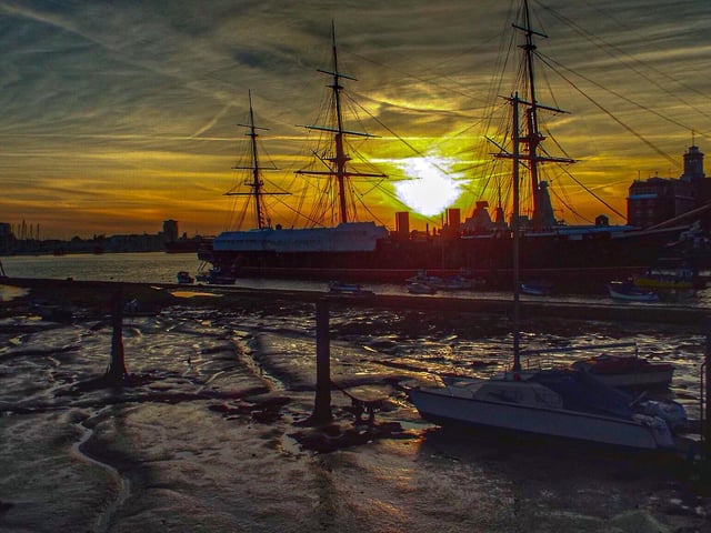 A quiet shot at HMS Warrior. Instagram: @champ4334
