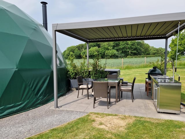 The outdoor kitchen is the ideal place for spending time together