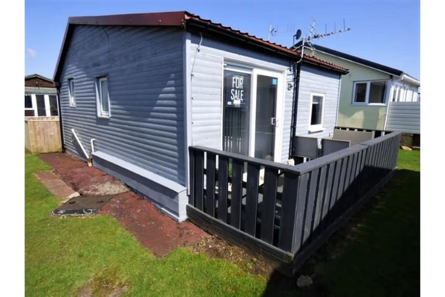 This two bedroom one bathroom mobile/park home is for sale with HoliHomes for £54,950.