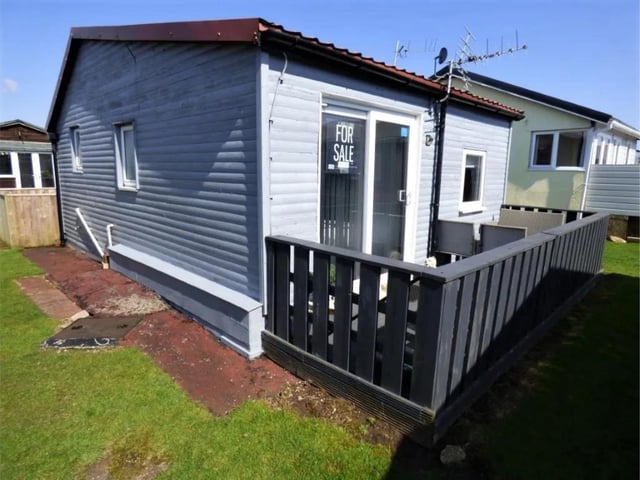 This two bedroom one bathroom mobile/park home is for sale with HoliHomes for £54,950.