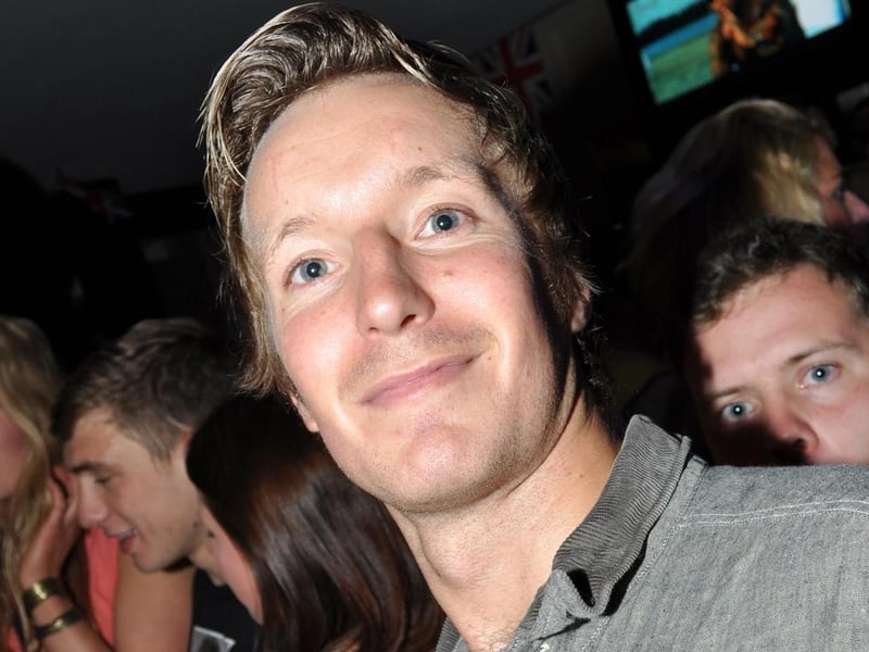 Danny in Bar 2 b.
122466k