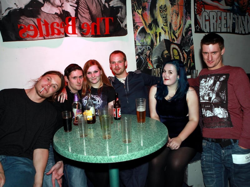 Eddie, Phil, Vicky, James, Vicky and Curtis in Vivaz.
133912h