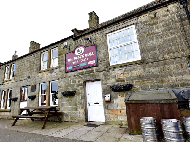A warm welcome is assured at this Grade II-listed traditional, pantiled country inn.
The guest beers complement the Old Peculier, and change weekly.