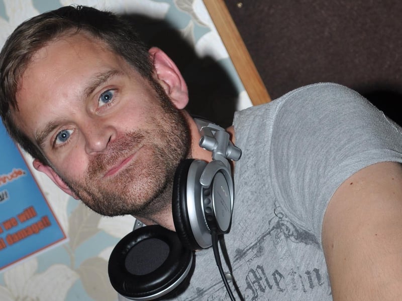 DJ Simon in Bar2b!