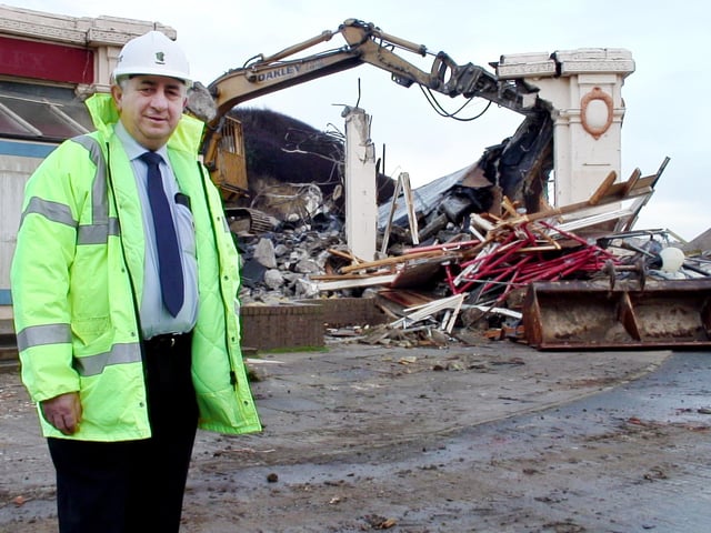 Sands Project Manager Brian Grange looks on as the last section of the old Corner Cafe is demolished in 2007.