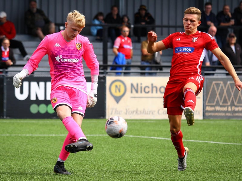 Jake Charles closes down the Hull City keeper