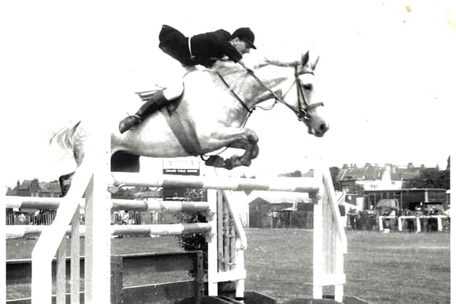 Roy Robinson on Manilla