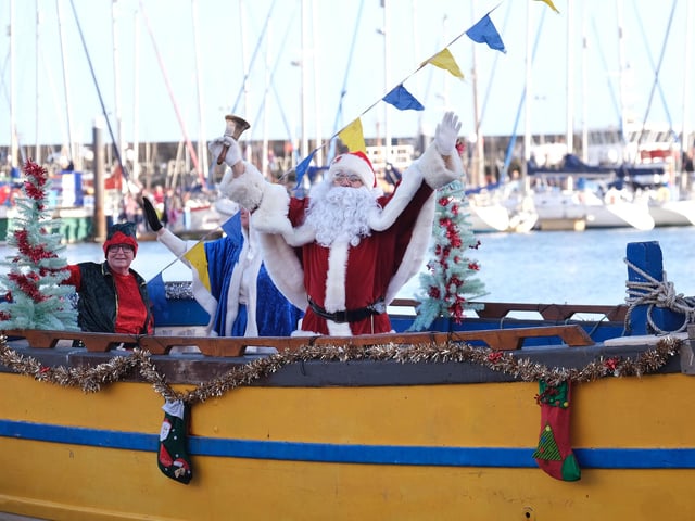 Santa arrives