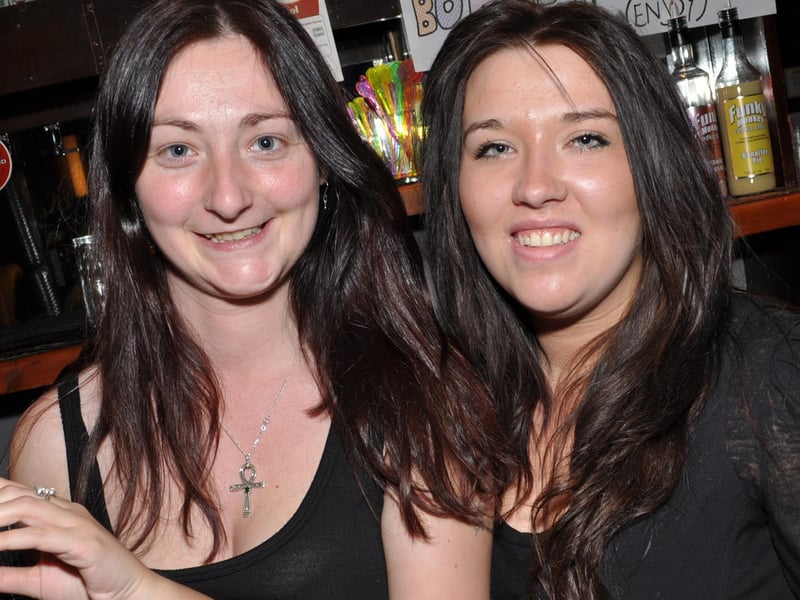 Holly and Jenny are The Pickwick barmaids!
1130120a.