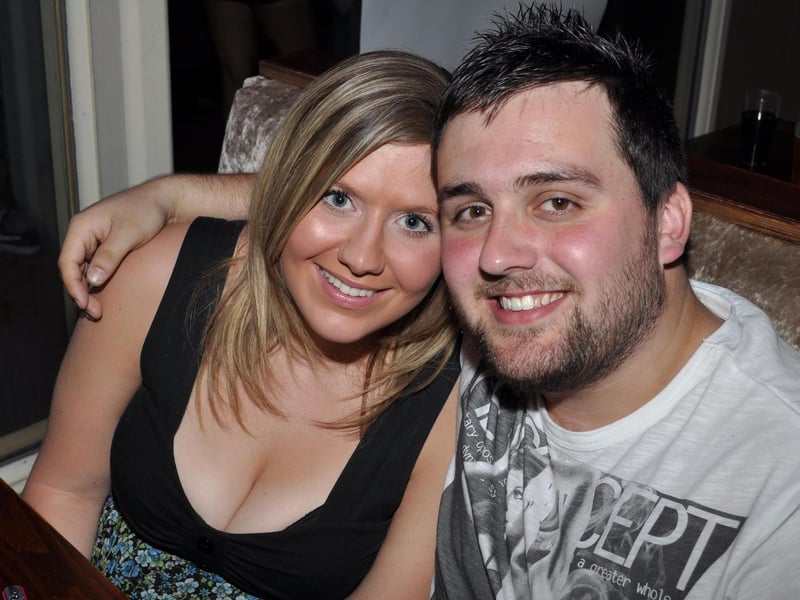 Ben and Amy grab a seat together!
122466n