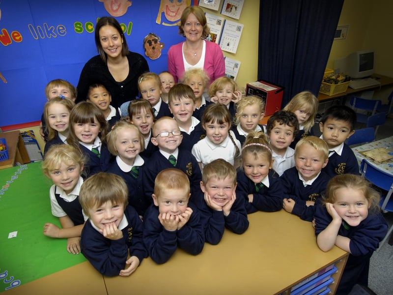 2008. St Peters Primary School, with their teacher Jo Tomlinson(back left) and teaching asst' Sarah Bayes.