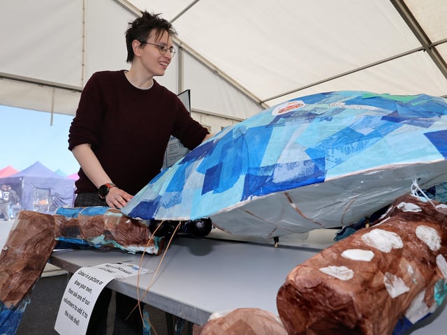 Artist Robbie Bellekom with the crab sculpture. photo: Richard Ponter