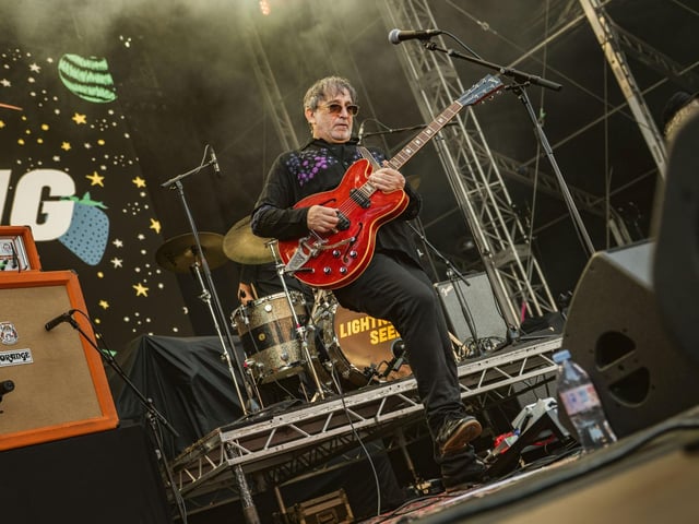 The Lightning Seeds open the show