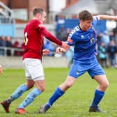 Jos Storr has signed a new seal with Whitby Town.