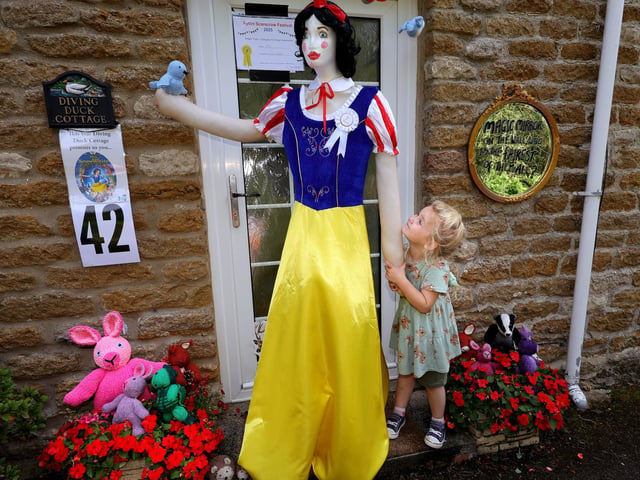 Demelisa meets Snow White. picture: Richard Ponter