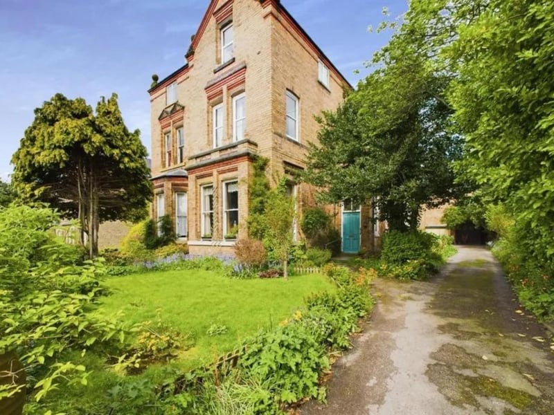 This two bedroom, one bathroom flat is for sale with Hunters for £180,000.