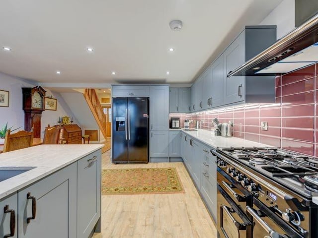 A spacious and modern open plan kitchen.