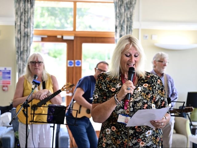 General Manager, Amanda Sedgwick and local Ukulele band: The Hunmanbees