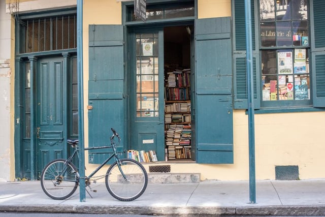 10 independent bookshops delivering across the UK