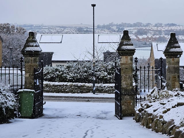 Vicky Weatherill captured this snowy picture this morning.