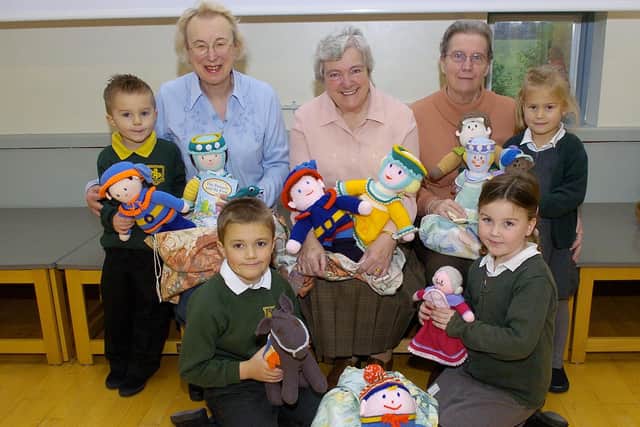 Sewerby Ladies WI make story bags for Burlington Infants pupils. (PA0748-15)
