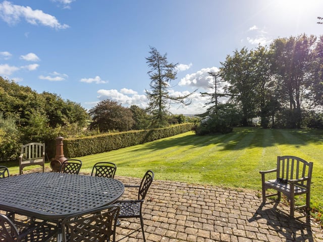 The terrace and gardens have complete privacy and are ideal for entertaining/