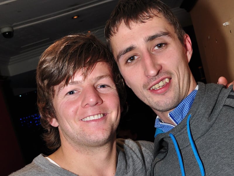 Sam and Joe in Quids Inn.
Scarborough BNO 1207120  R