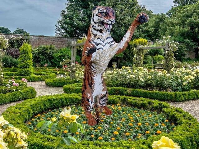 This ferocious tiger has one of the most impressively dynamic poses of all the sculptures.