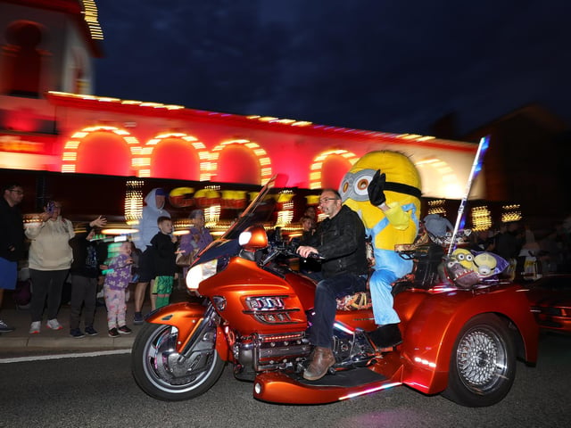 A Minion passes by! photo: Richard Ponter