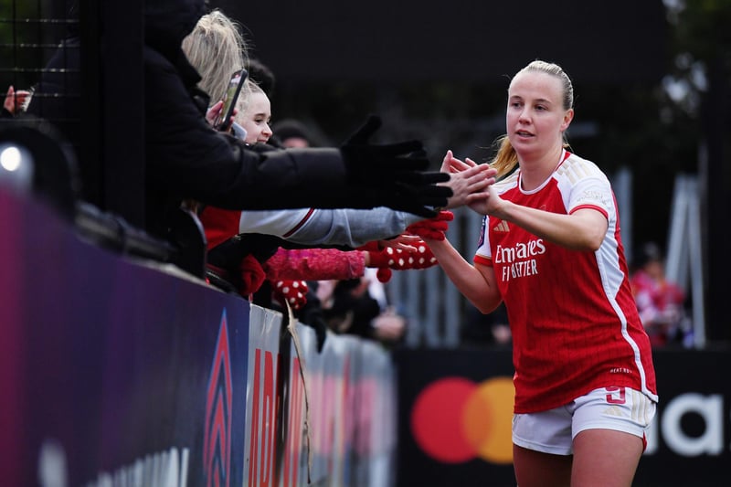 Beth Mead interacts with fans after she was substituted off during the Barclays Women´s Super League match between Arsenal FC and West Ham United. 
Photo by Alex Burstow/Arsenal FC via Getty Images.