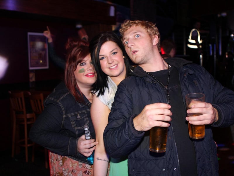 Shannon, Lauren and Grant having a wicked time in Quids Inn