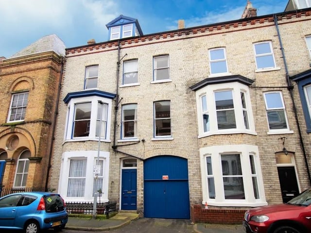 This three bedroom and two bathroom flat is for sale with Four Walls or More for £125,000