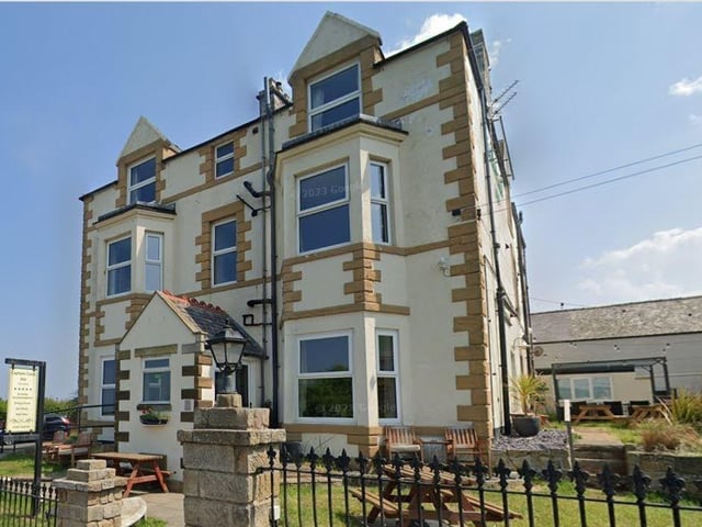 The Captain Cook Inn sits at the top of the beautiful village of Staithes, situated on the Cleveland Way and only 10 miles to Whitby, it is perfectly situated for all canine lovers to relax with a pint of Northern Navigator, which is brewed by local North Yorkshire Brewery.