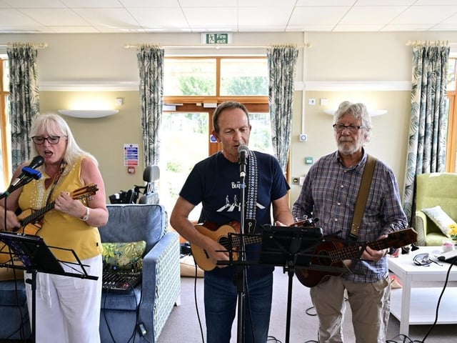 The Hunmanbees Ukulele band, providing the entertainment