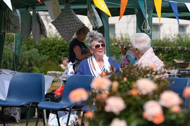 People chatting at Filey in Bloom.
223032e