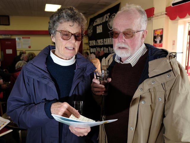Viewing the literature. picture: Richard Ponter