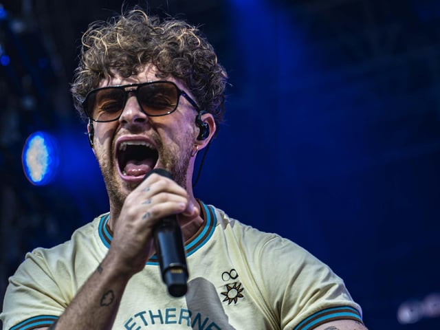 Tom Grennan was on top form at the coastal venue!