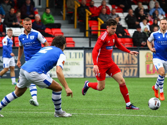 The hosts take on Tonbridge's defence.