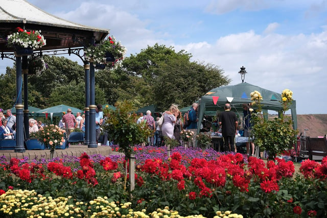 Filey in Bloom takes place in the Crescent.
223031f