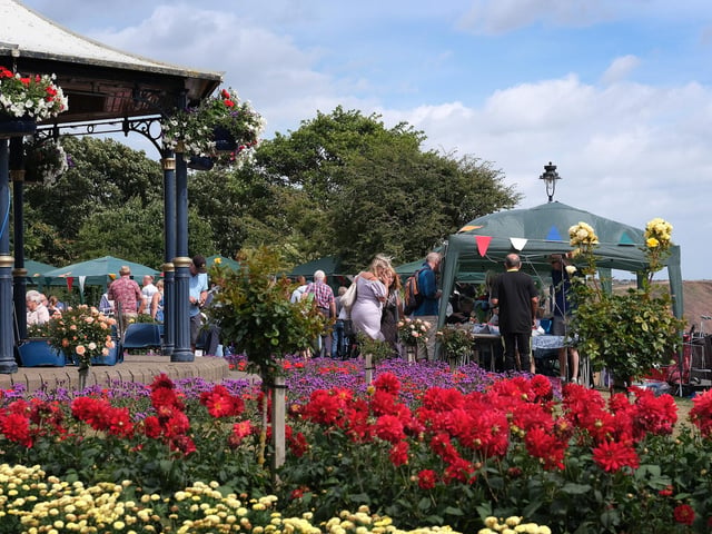 Filey in Bloom takes place in the Crescent.
223031f